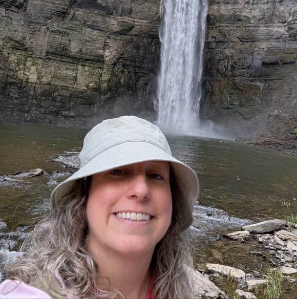 Meet your Posher, Laurie - Picture 1 of 1